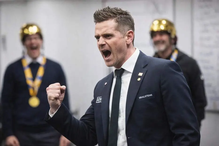 Årets tränare igen – hyllas efter en fantastisk säsong