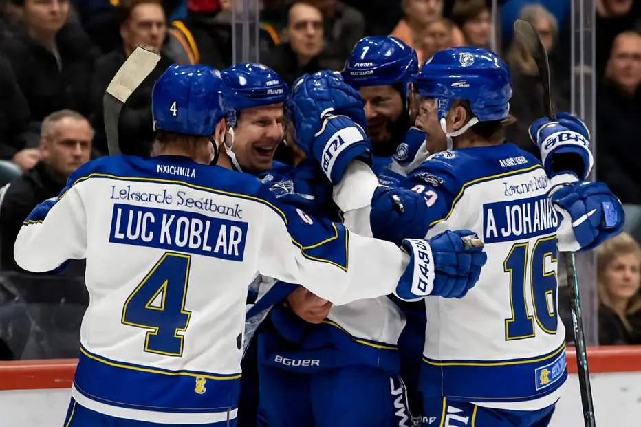 Blev av med kaptensskapet – målskytt direkt