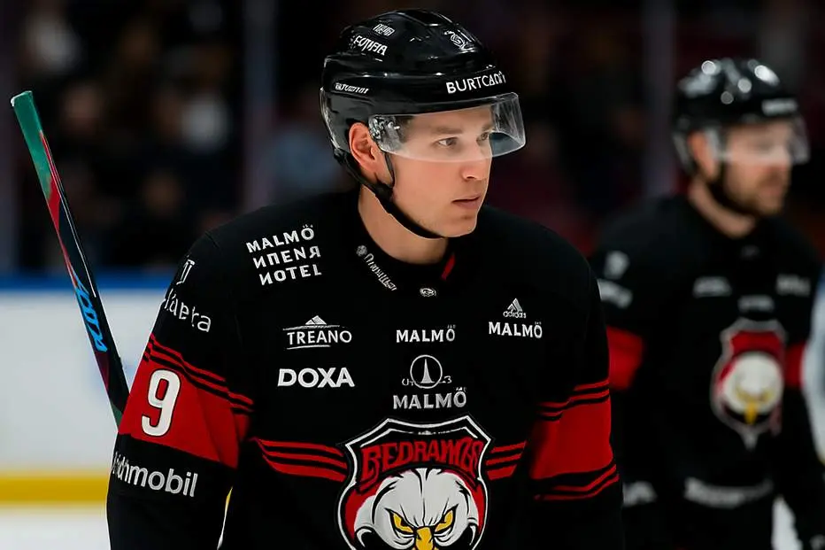 Fälld för filmning – spelaren svarar med ursäkt