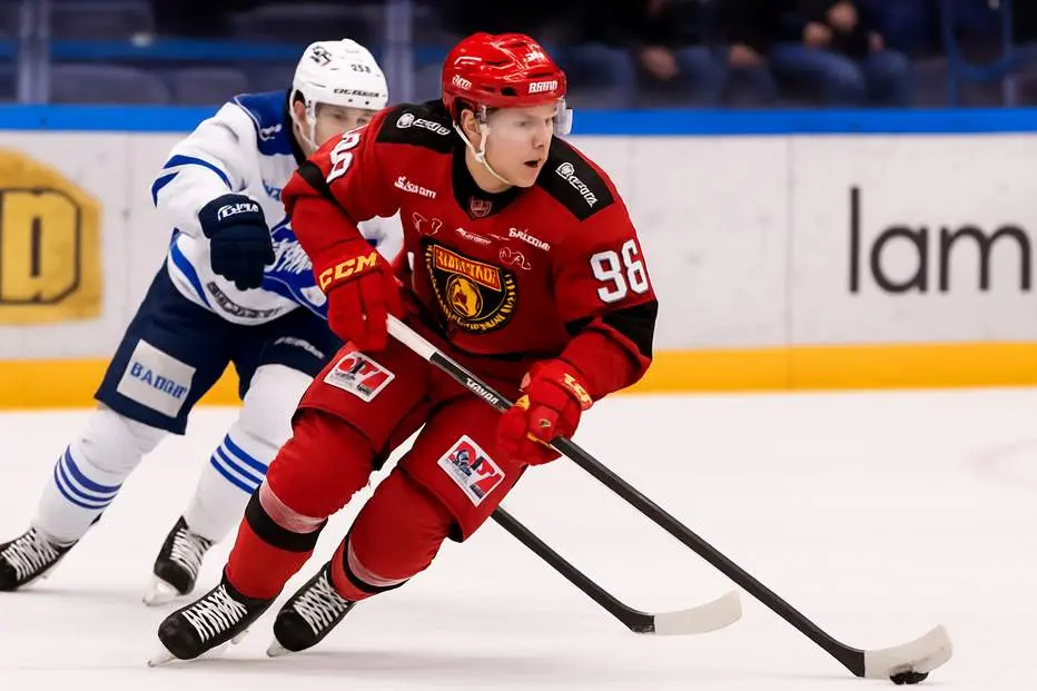 Forwarden kallas tillbaka till LHC – kan SHL-debutera