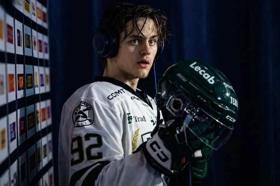 Forwarden uppges kunna lämna Färjestad − trots kontrakt