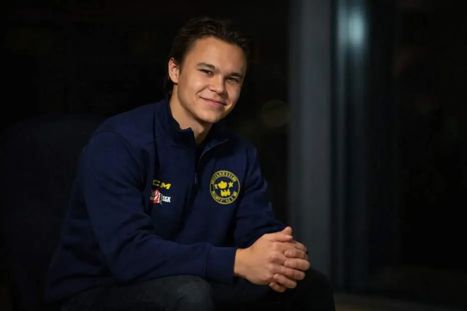 Hermans Livs fina nummergest – väljer att hylla föräldrarna