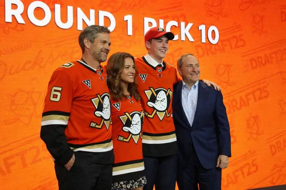 Jättetalangen lämnar college för NHL