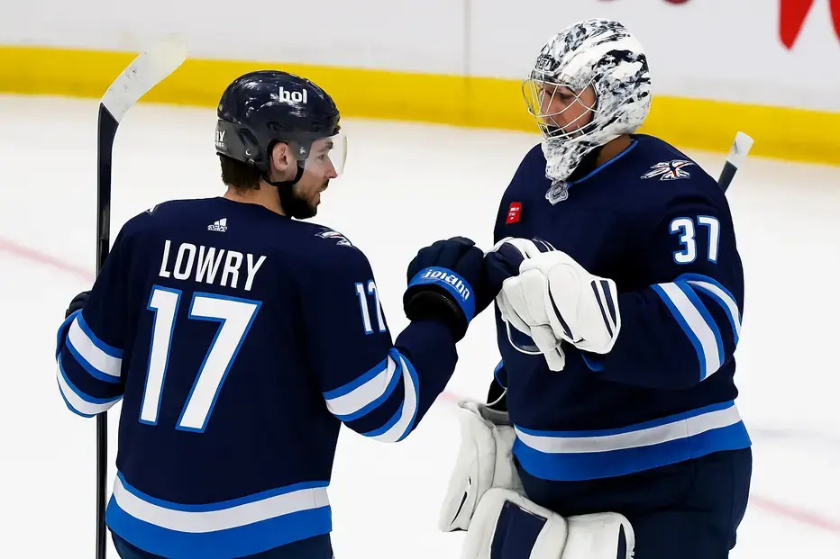 Jets-kaptenens besked till Hellebuyck: ”Kommer krävas samtal”