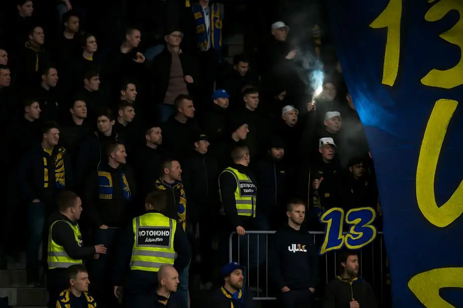 JUST NU: Matchen igång – SSK-klacken har tömts