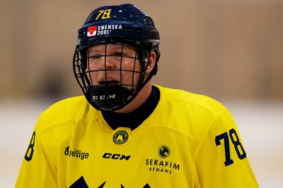 Nyttjar optionen – landslagsforwarden stannar