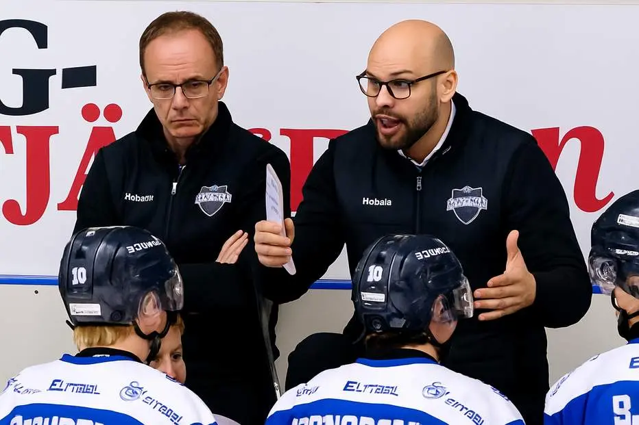 Manfall i Karlskoga – endast tio forwards mot Östersund