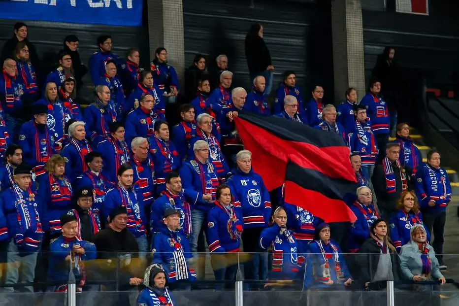 Matchen stoppades – spelare fördes till sjukhus