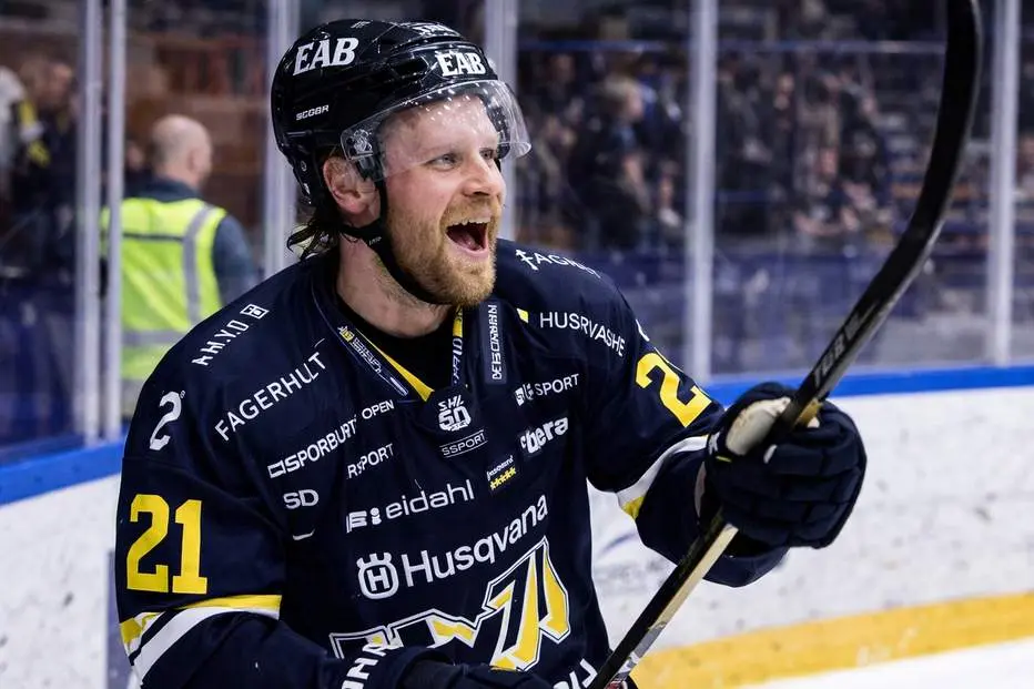 Mattias Tedenby tränade med HV71 – svarar om framtiden