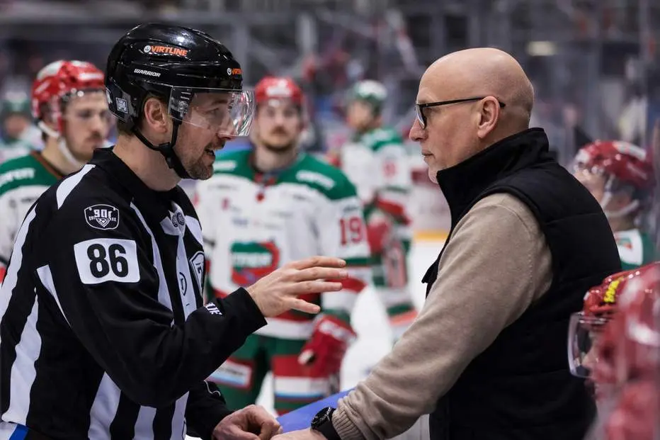 MoDo-tränaren avstängd i första kvartsfinalen