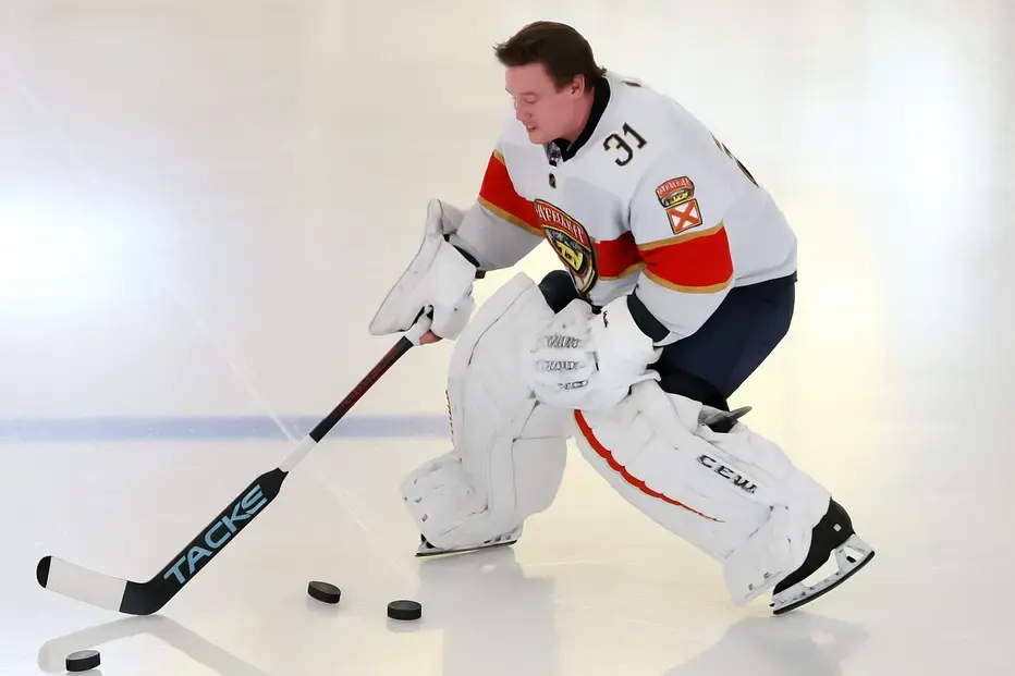 Sätter nytt NHL-rekord – längsta målvakten i ligans historia