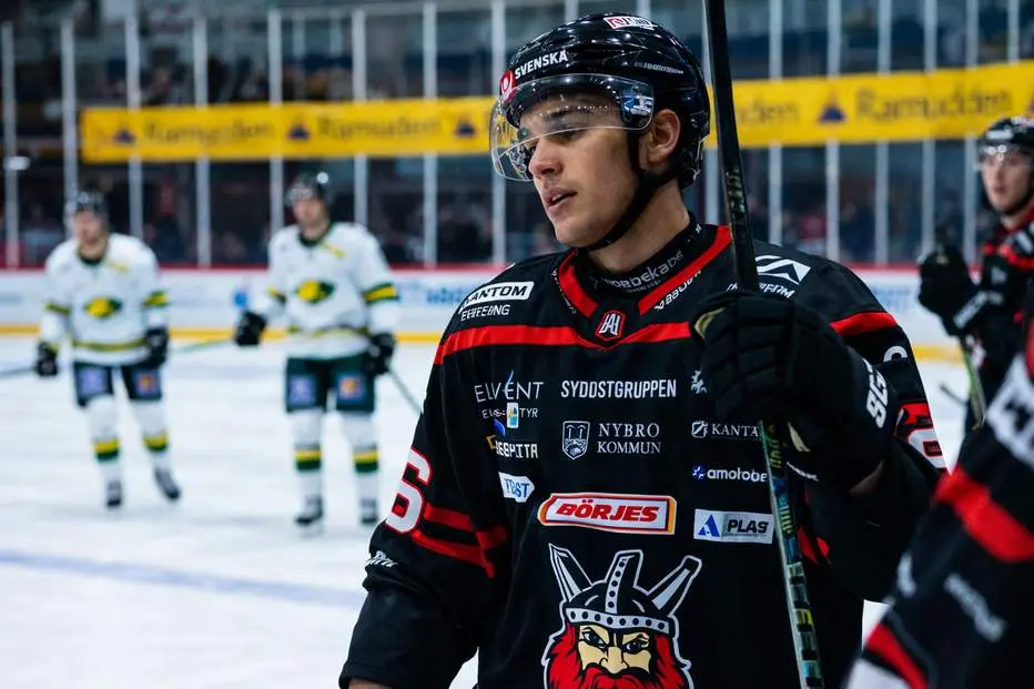 Nyttjar klausul – spelaren agerar efter uppgifterna