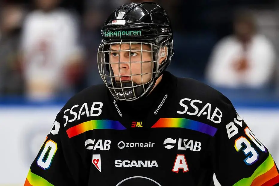 Södertälje lånar ut Filip Holst Persson till Vita Hästen