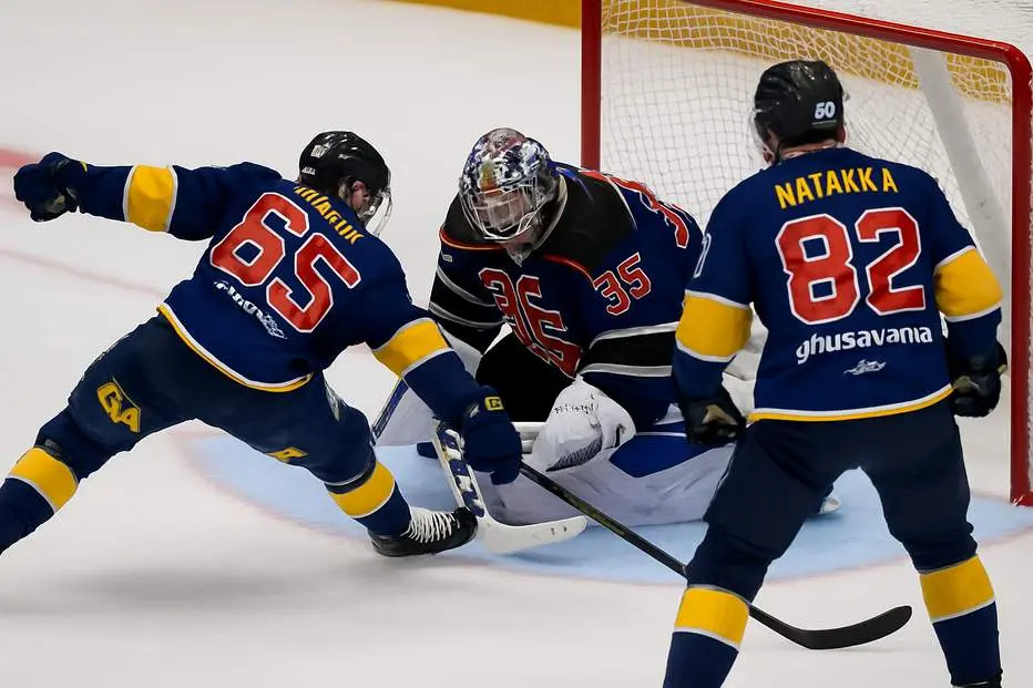 Stjärnan tvingas kliva av: ”Nattsvart för HV”