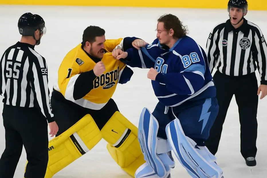 Här börjar stjärnmålvakterna slåss – i utematchen