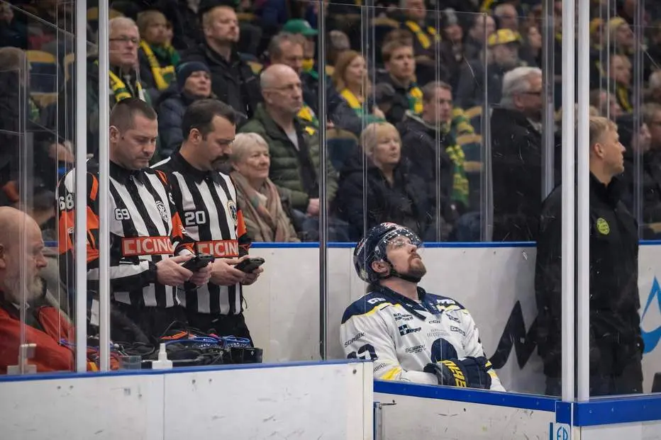 Stjärnan fälls – stängs av i inledningen av nästa säsong