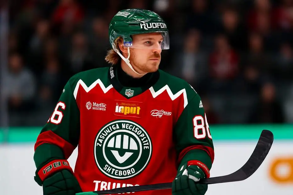 Succéforwarden redo för comeback – efter tre månader