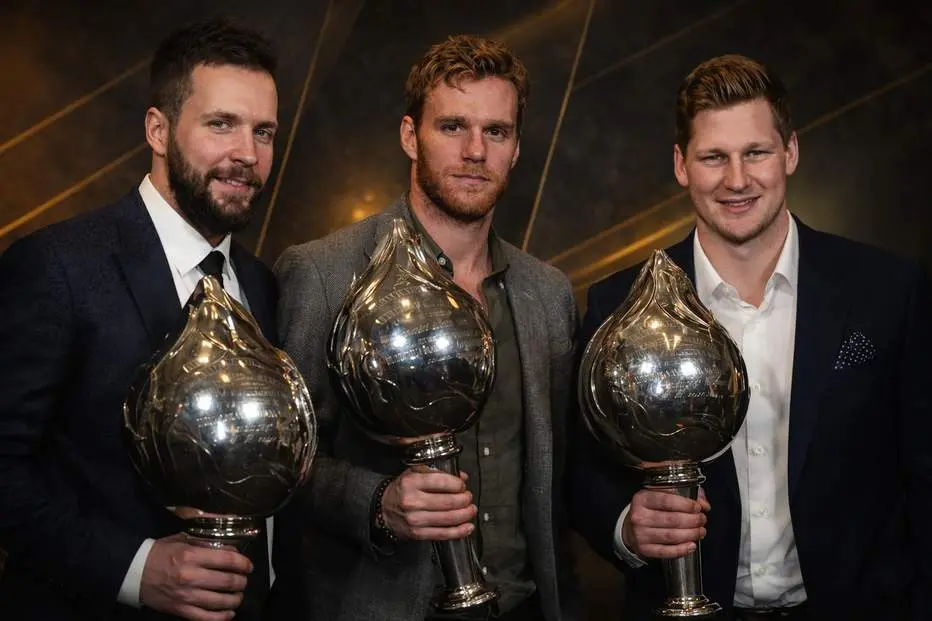 Superstjärnorna gör upp om Hart Trophy