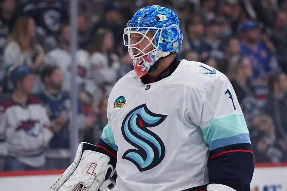 Svensken fick sin första NHL-start – framför föräldrarna