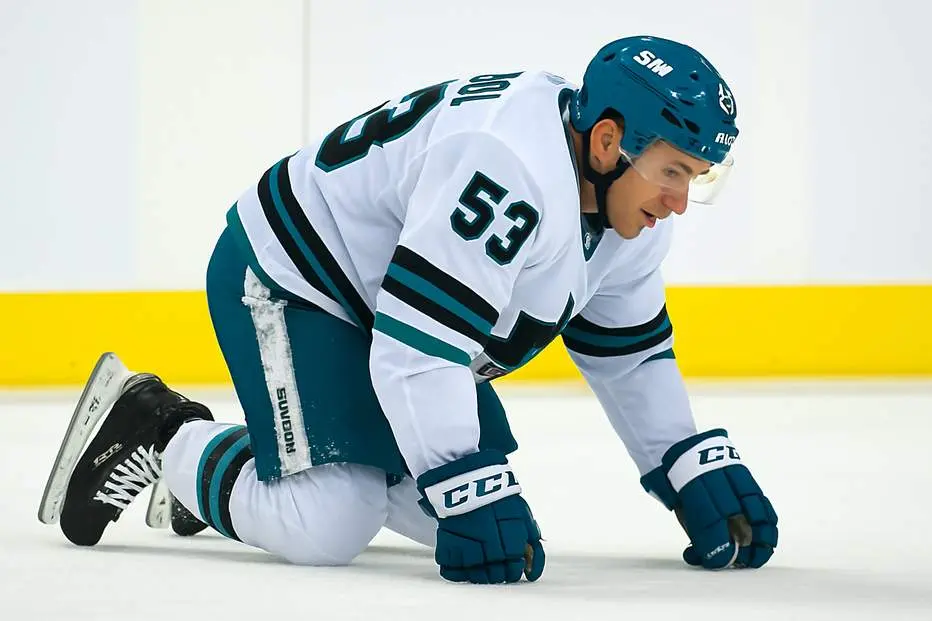 Tidigare storstjärnan river sitt eget NHL-kontrakt