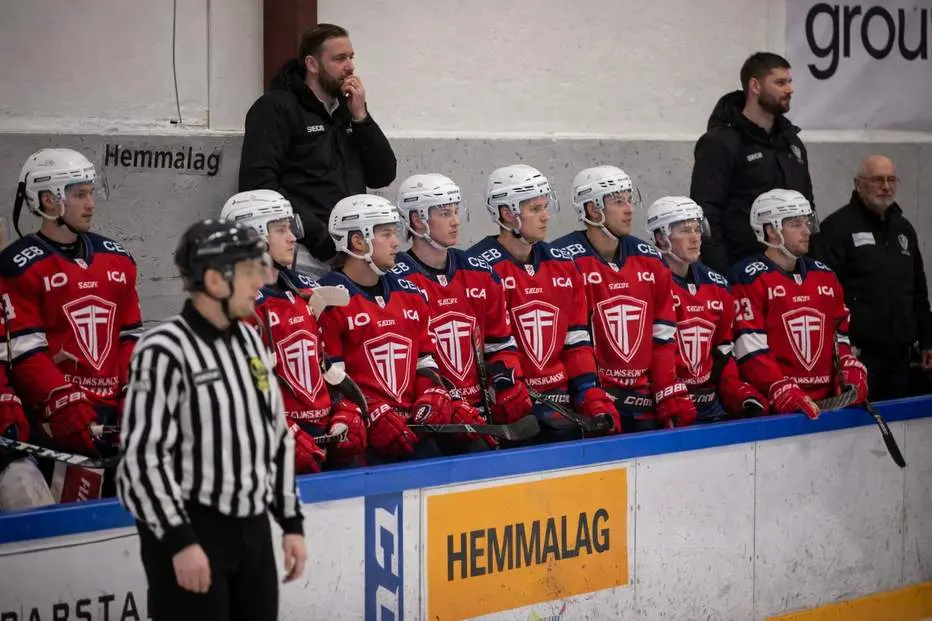 Topplaget drar sig ur Hockeyettan