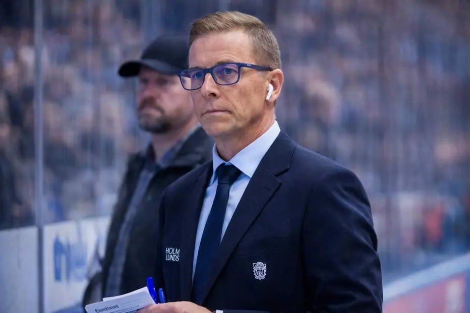 Lämnade som tränare – men blir kvar i klubben