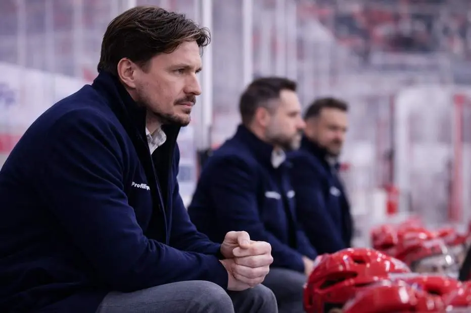Tränaren tackas av i Troja-Ljungby