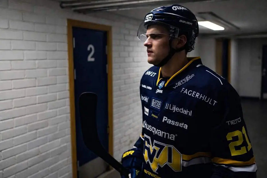 Uppgifter: Stannar i HV71