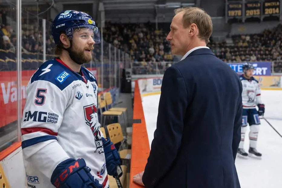 Uppgifter: Efter fiaskot – tränaren tvingas bort