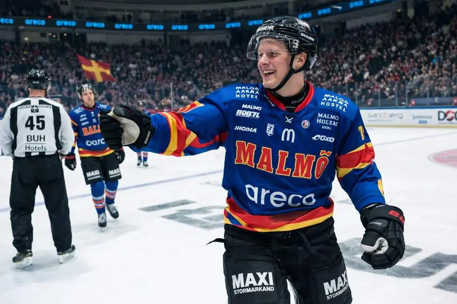 Uttagen till Juniorkronorna – gör nu sitt första SHL-mål